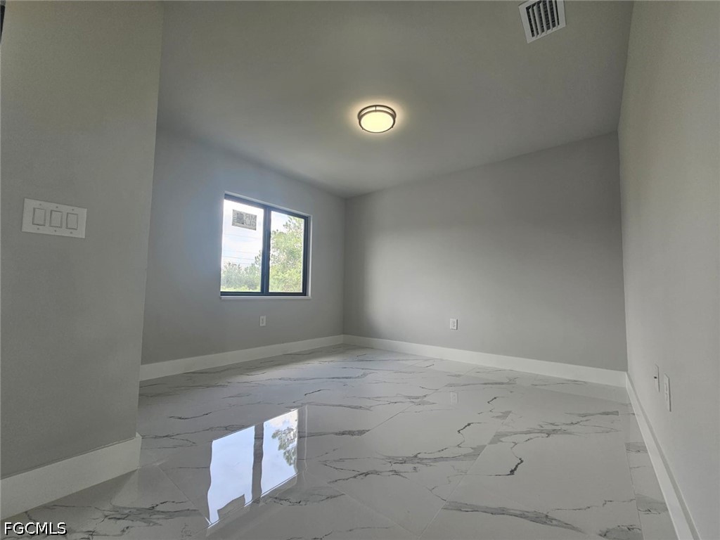 3 Bed SingleFamilyResidence for Sale in Lehigh Acres, photo 11