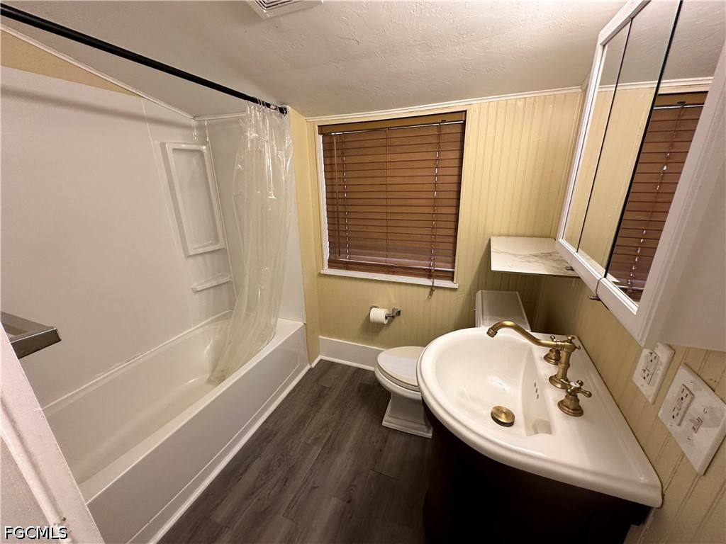 2 Bed SingleFamilyResidence for Sale in Fort Myers, photo 11