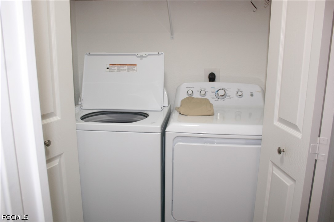 2 Bed SingleFamilyResidence for Sale in North Fort Myers, photo 11