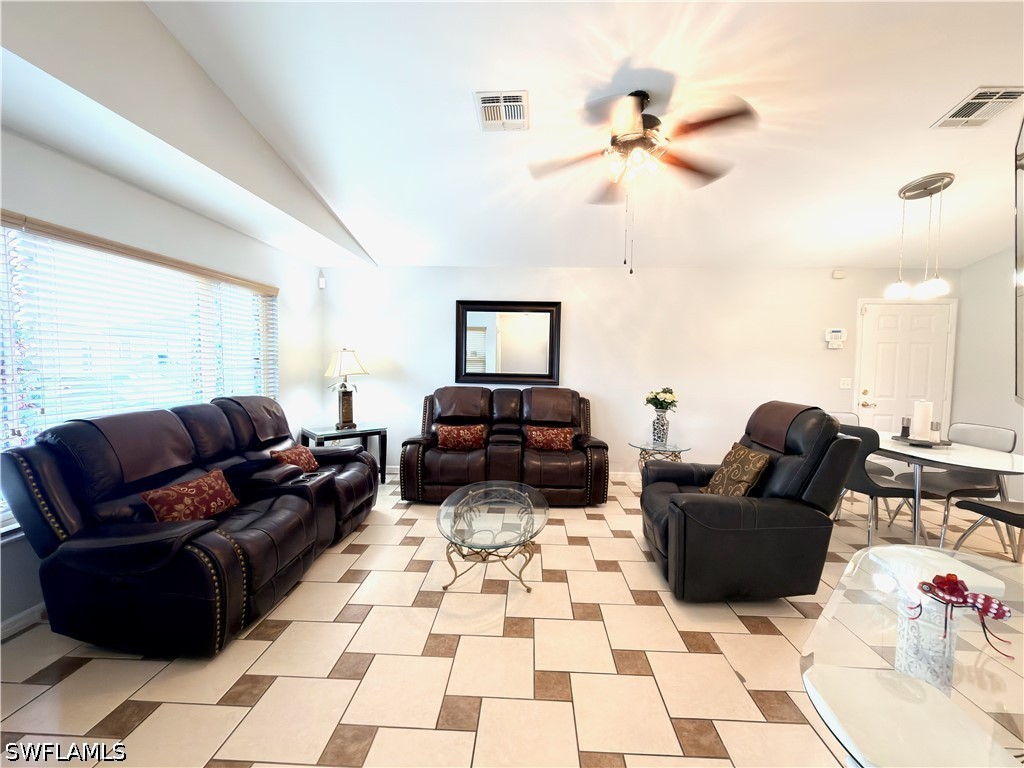 3 Bed SingleFamilyResidence for Sale in Fort Myers, photo 11