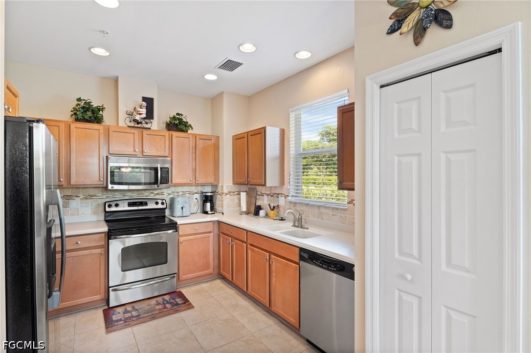 2 Bed Waterfront Home for Sale in Hamilton, photo 11
