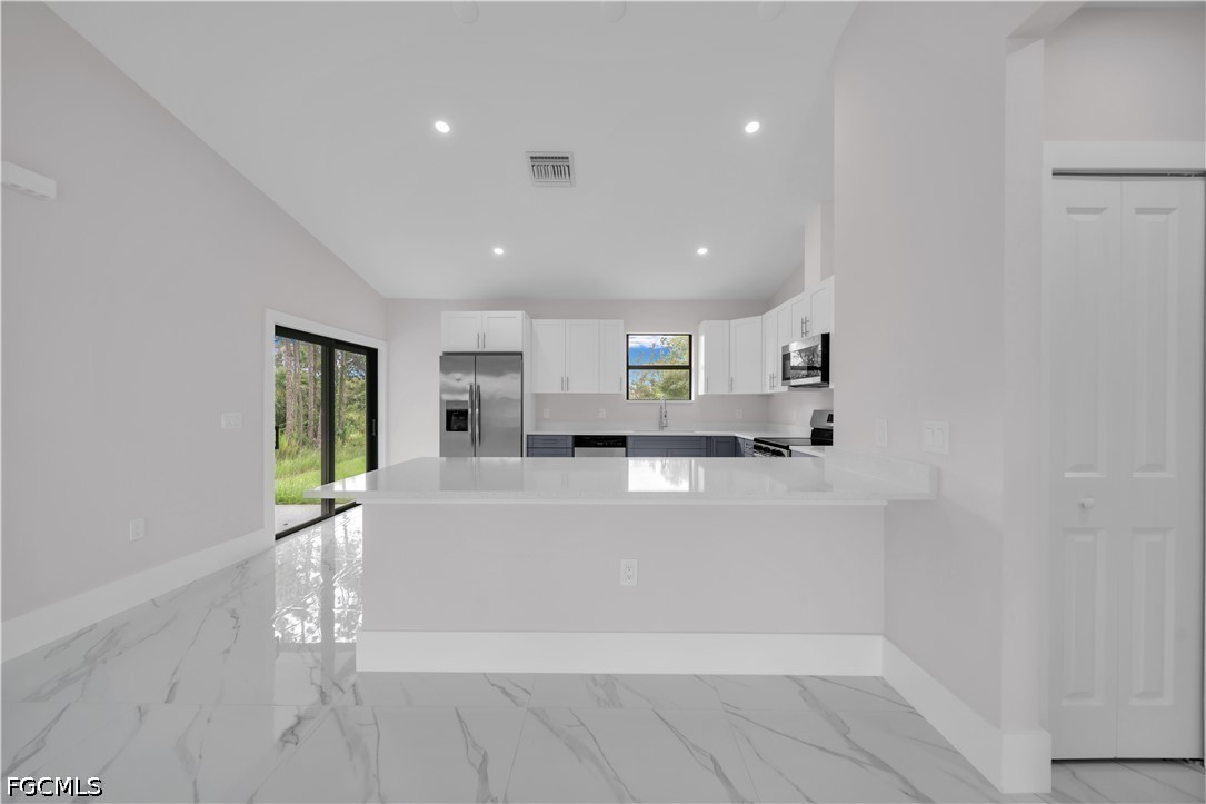 3 Bed SingleFamilyResidence for Sale in Lehigh Acres, photo 11