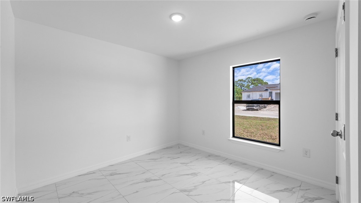 4 Bed SingleFamilyResidence for Sale in Lehigh Acres, photo 11