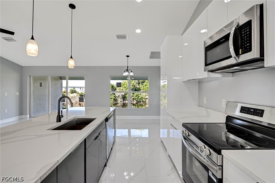 4 Bed Waterfront Home for Sale in Gator Circle, photo 11
