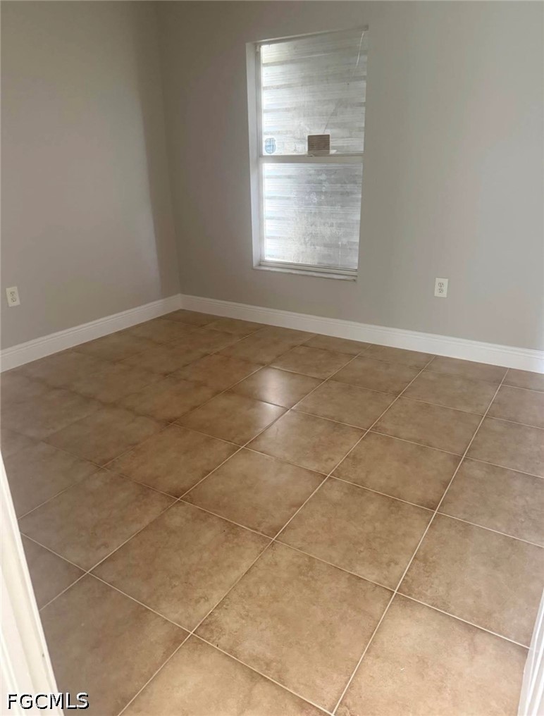 3 Bed SingleFamilyResidence for Sale in Lehigh Acres, photo 11