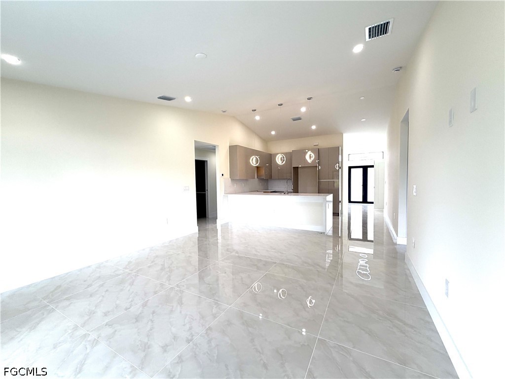 3 Bed SingleFamilyResidence for Sale in Lehigh Acres, photo 11