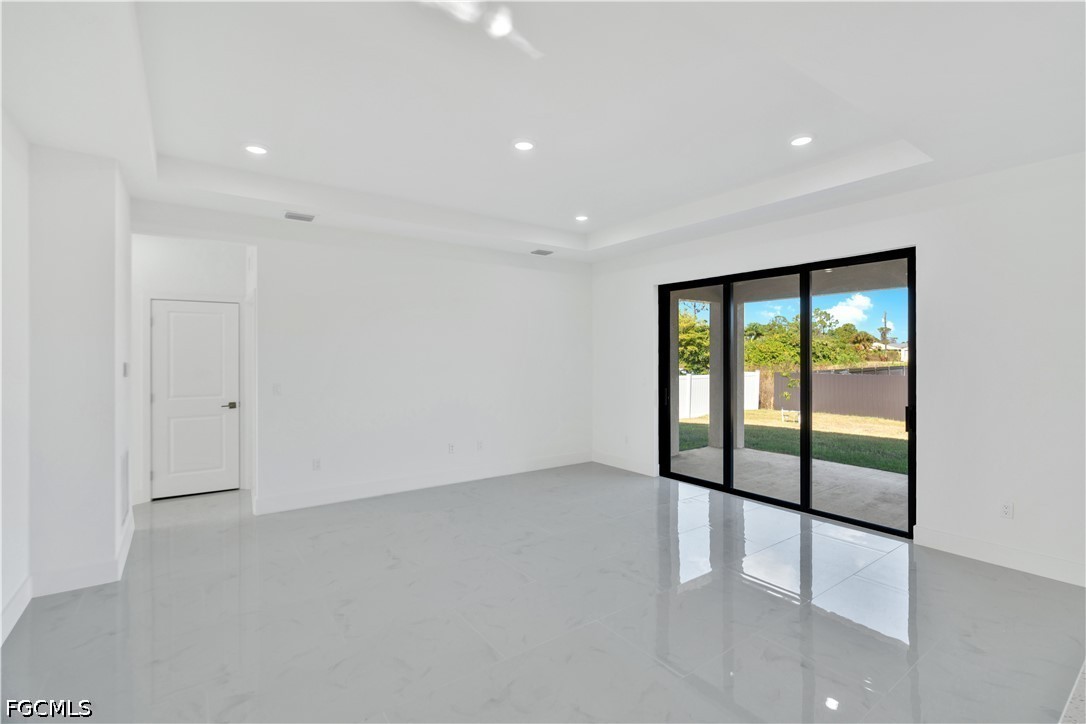 4 Bed SingleFamilyResidence for Sale in Lehigh Acres, photo 11