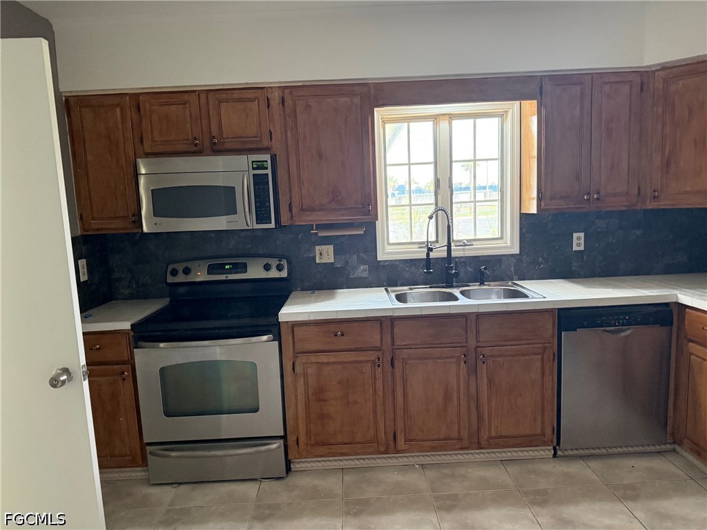 6 Bed SingleFamilyResidence for Sale in Lehigh Acres, photo 11