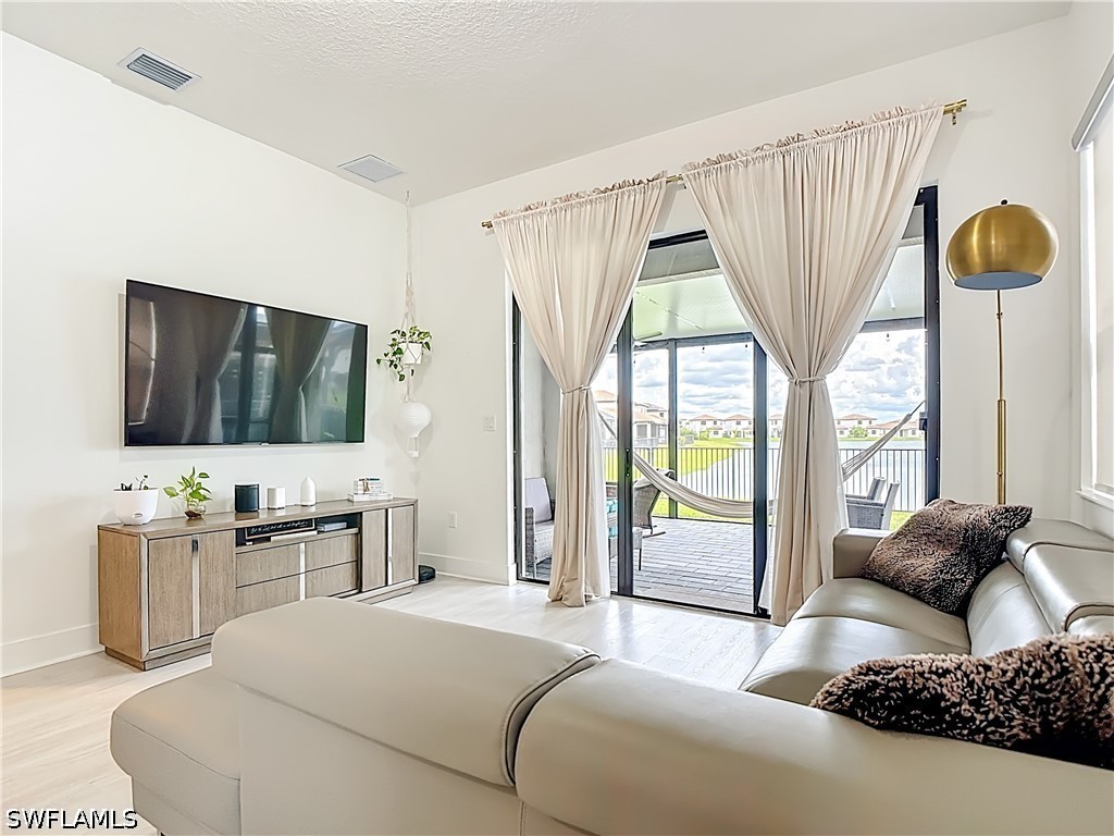 4 Bed Waterfront Home for Sale in Silverwood, photo 11