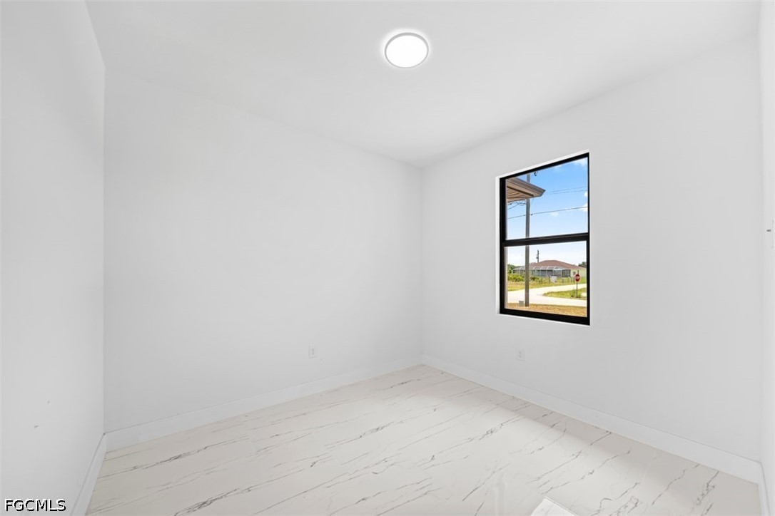 3 Bed SingleFamilyResidence for Sale in Lehigh Acres, photo 11