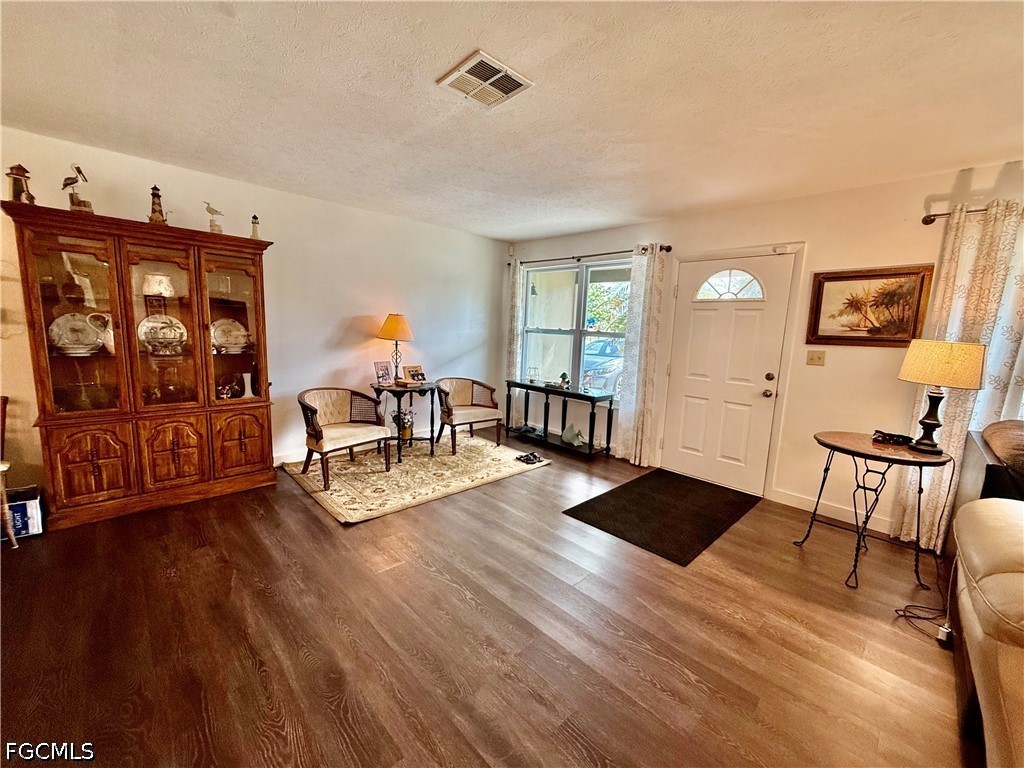 2 Bed SingleFamilyResidence for Sale in Lehigh Acres, photo 11