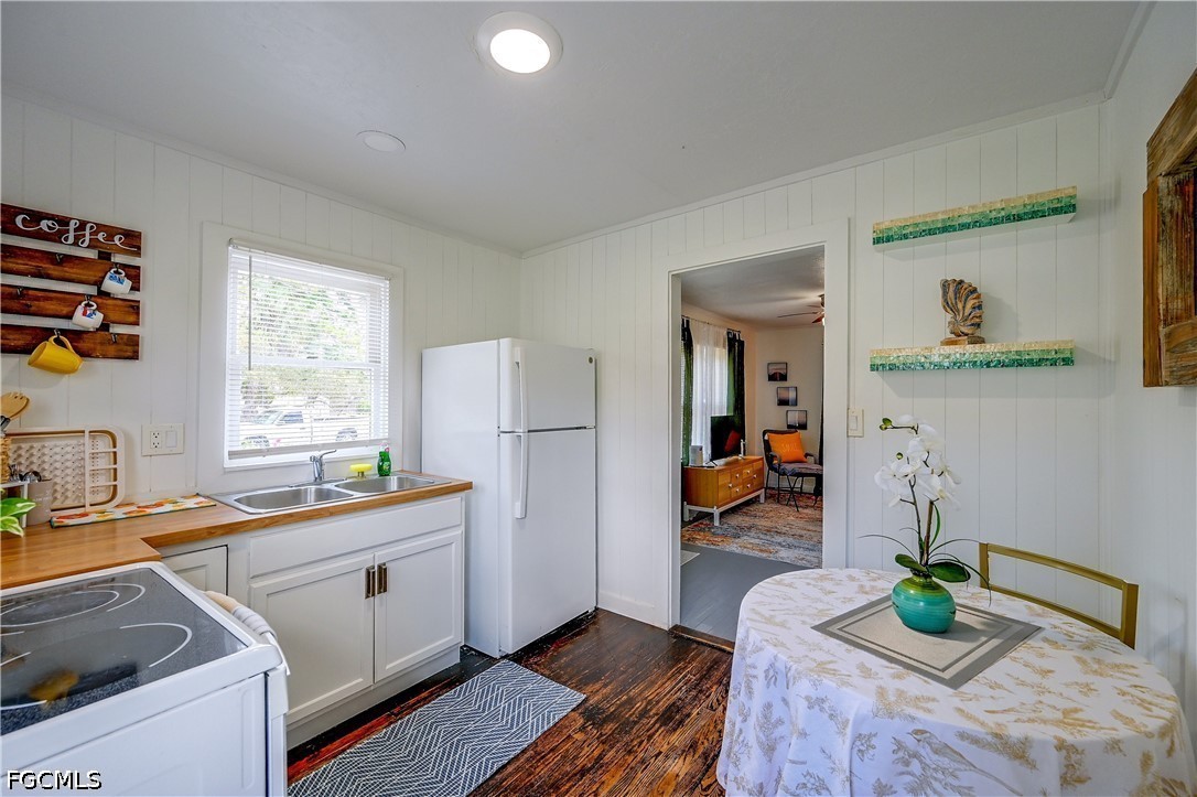 2 Bed SingleFamilyResidence for Sale in Heitmans, photo 11