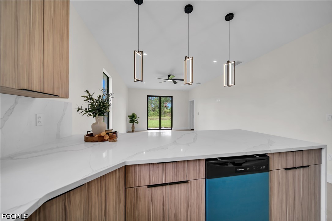 3 Bed SingleFamilyResidence for Sale in Lehigh Acres, photo 11