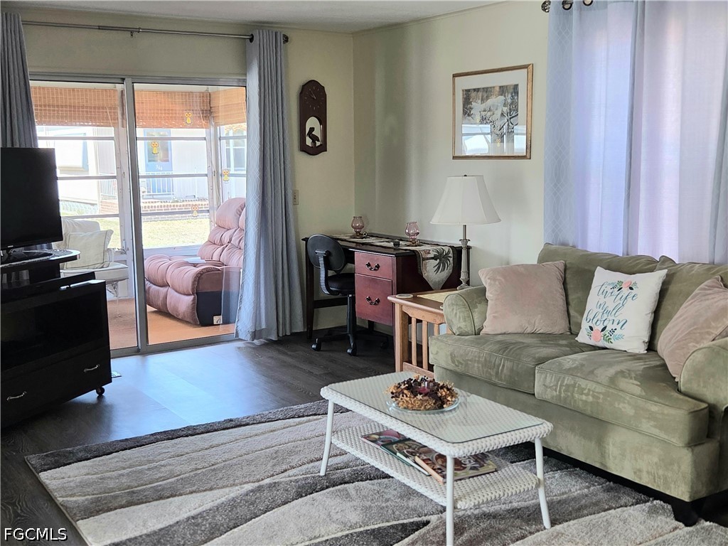2 Bed ManufacturedHome for Sale in North Fort Myers, photo 11