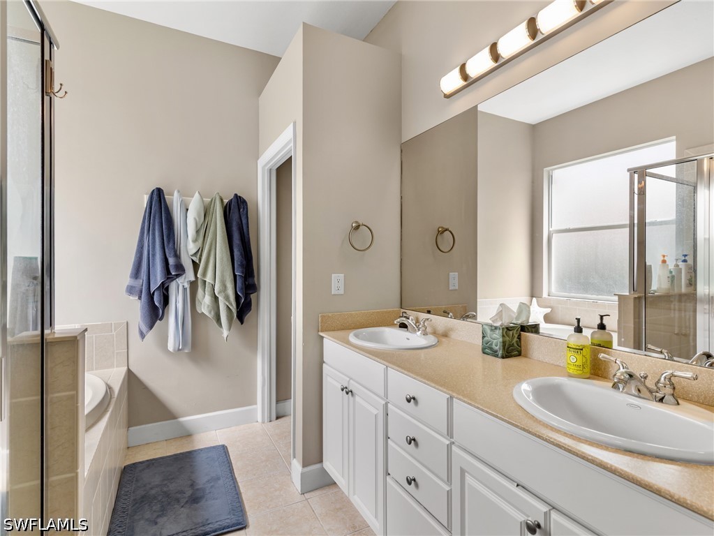 3 Bed SingleFamilyResidence for Sale in Estero, photo 11