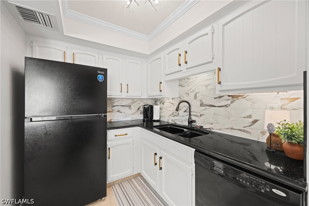 2 Bed Pool Home for Sale in Naples Continental, photo 11