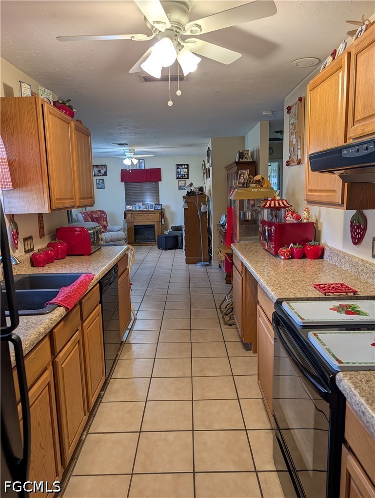 2 Bed SingleFamilyResidence for Sale in Cape Coral, photo 11