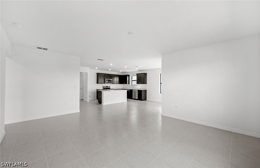 4 Bed SingleFamilyResidence for Sale in Whispering Lakes, photo 11