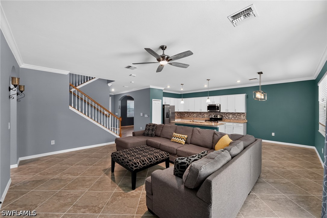 4 Bed Pool Home for Sale in Castalina, photo 11