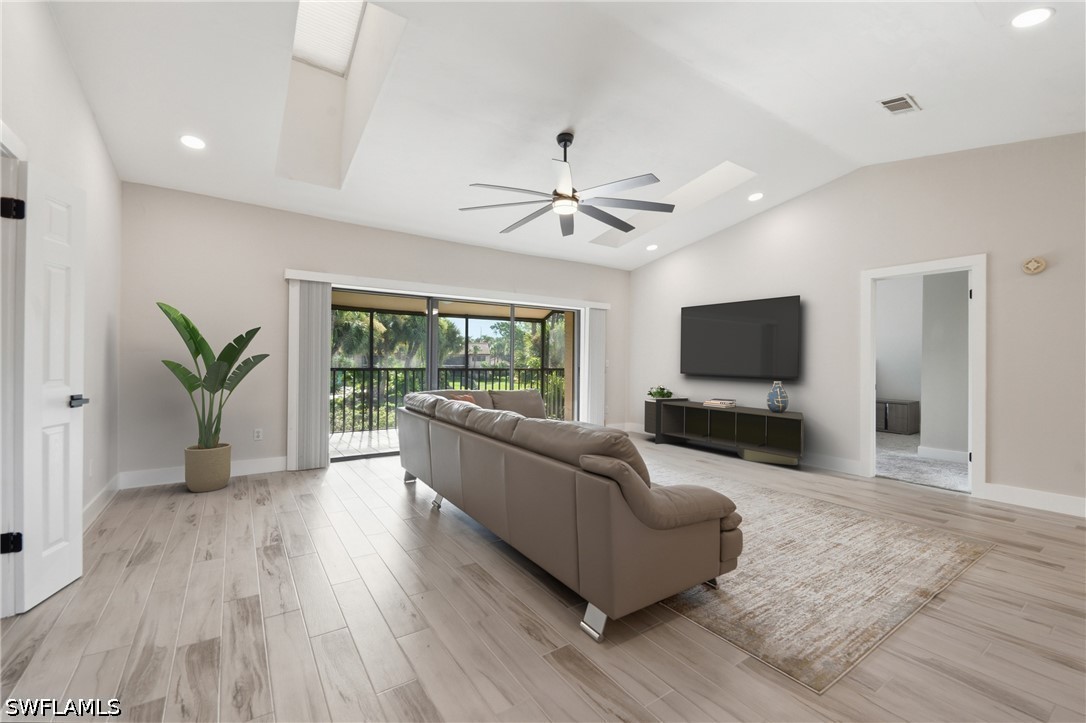2 Bed Condominium for Sale in Coach House, photo 11