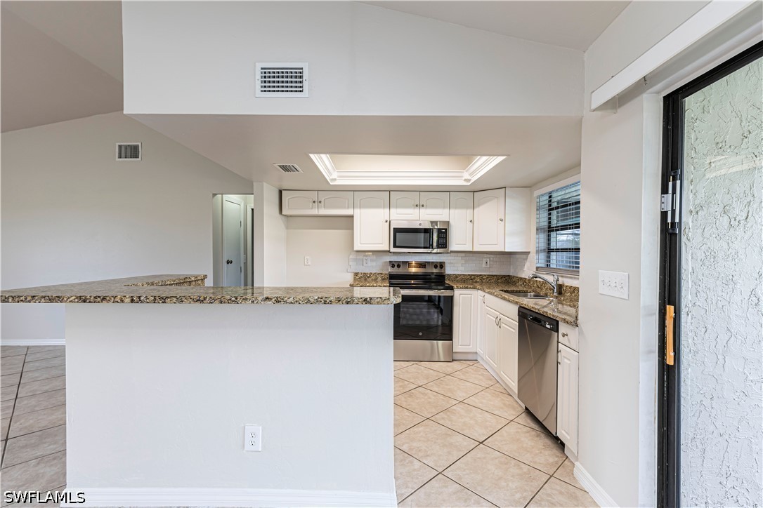 3 Bed Pool Home for Sale in Cape Coral, photo 11