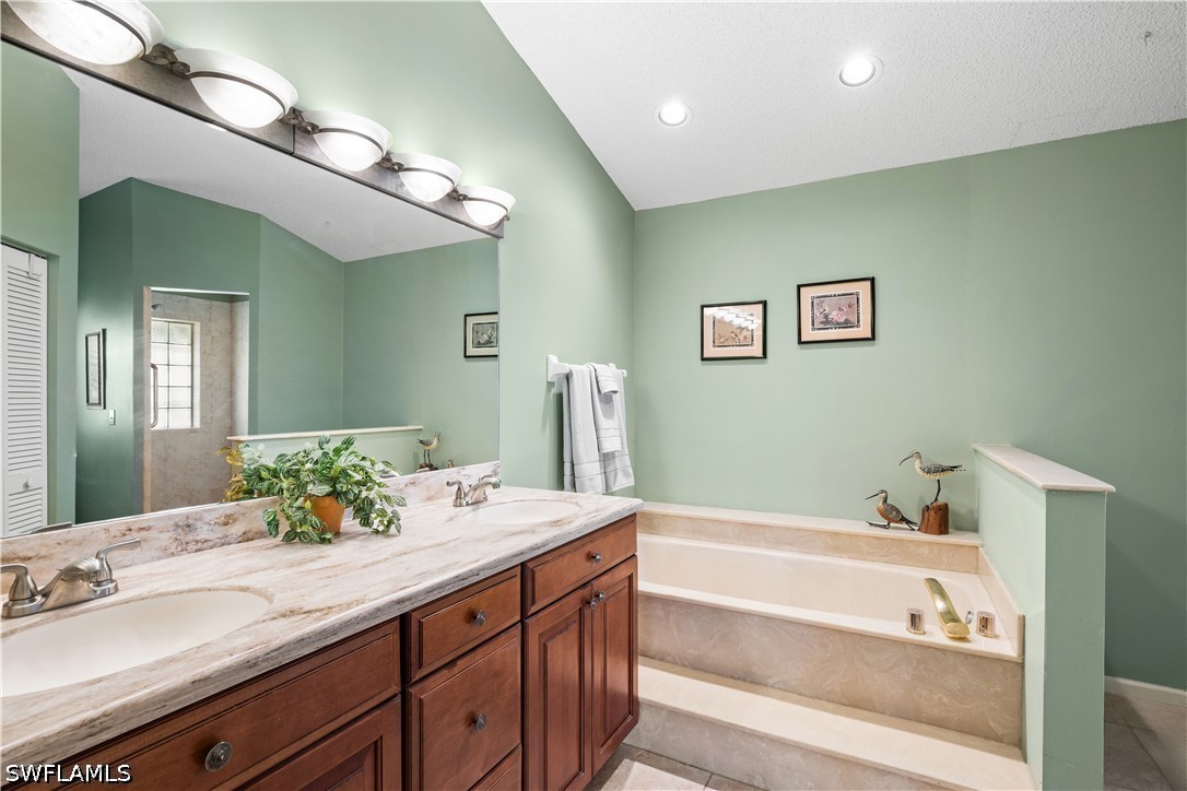 3 Bed SingleFamilyResidence for Sale in Naples, photo 11