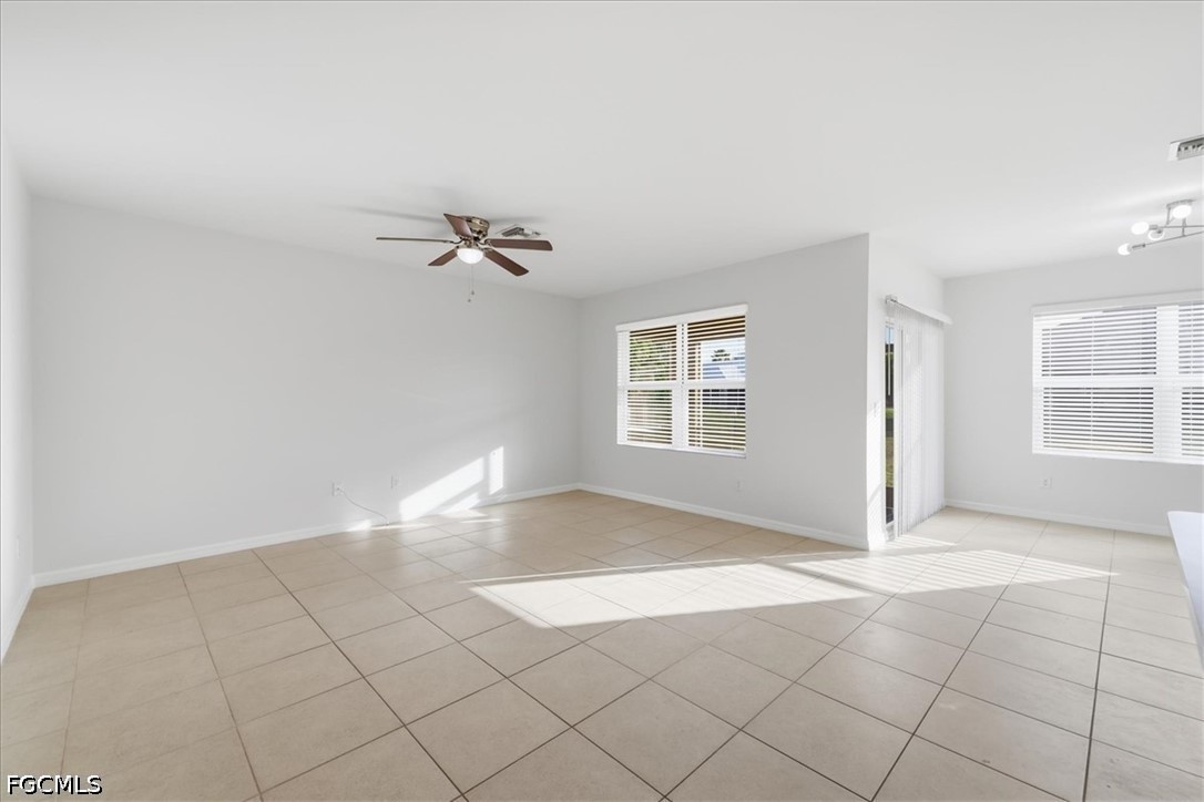 3 Bed SingleFamilyResidence for Sale in Cape Coral, photo 11