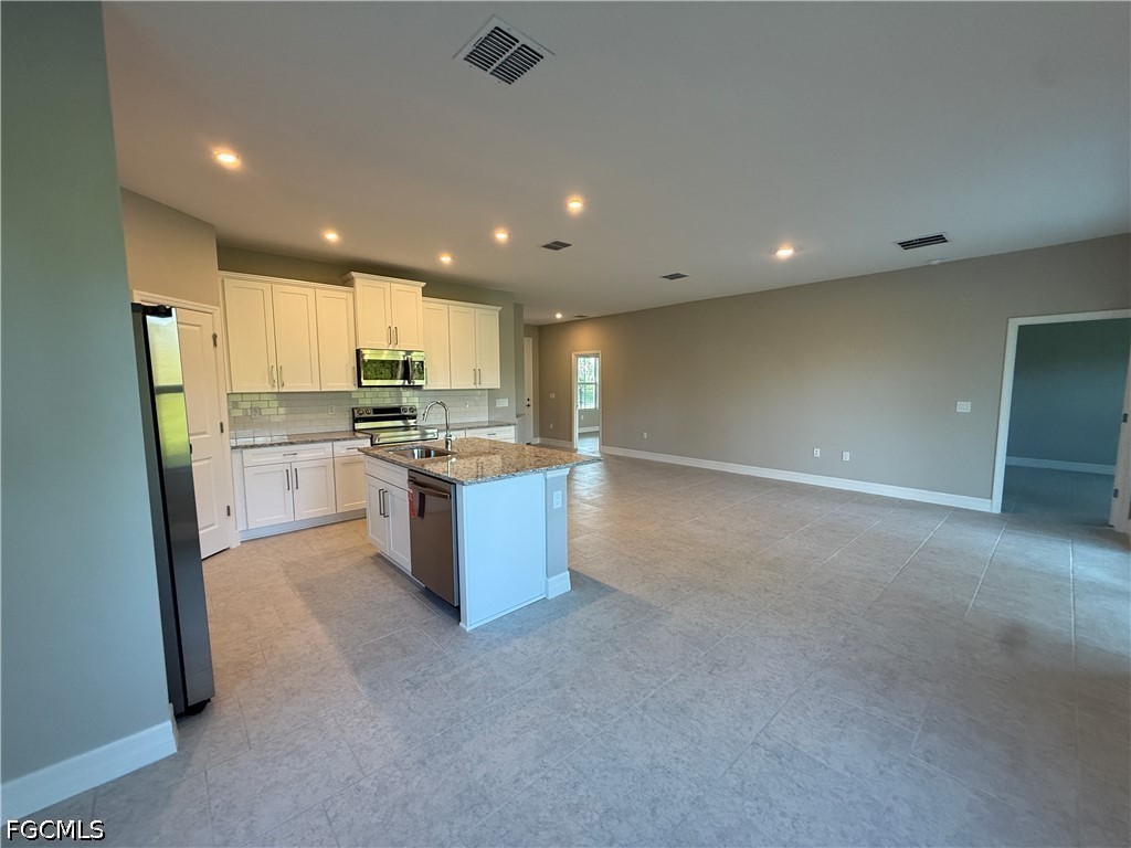 3 Bed SingleFamilyResidence for Sale in Lehigh Acres, photo 11