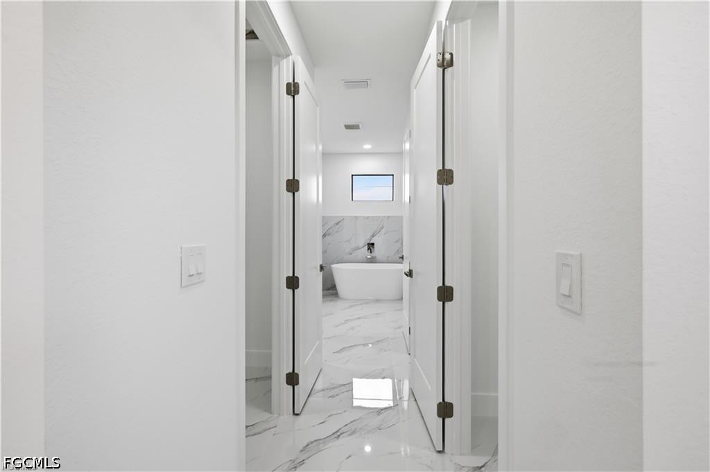 4 Bed SingleFamilyResidence for Sale in Lehigh Acres, photo 11