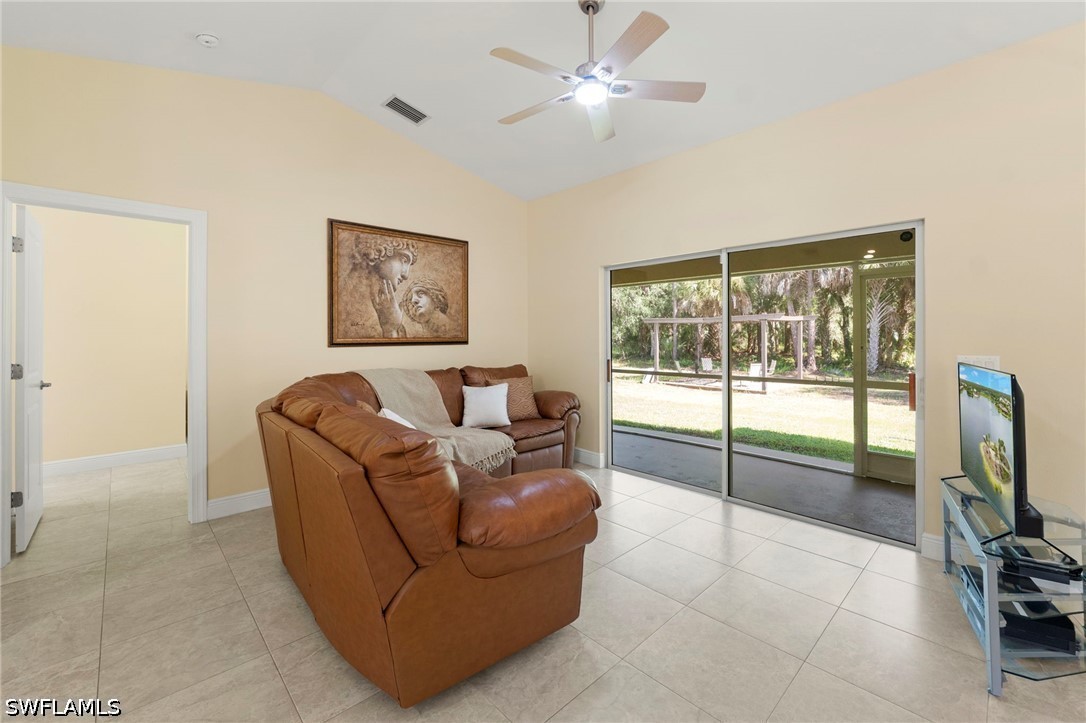 3 Bed SingleFamilyResidence for Sale in Naples, photo 11