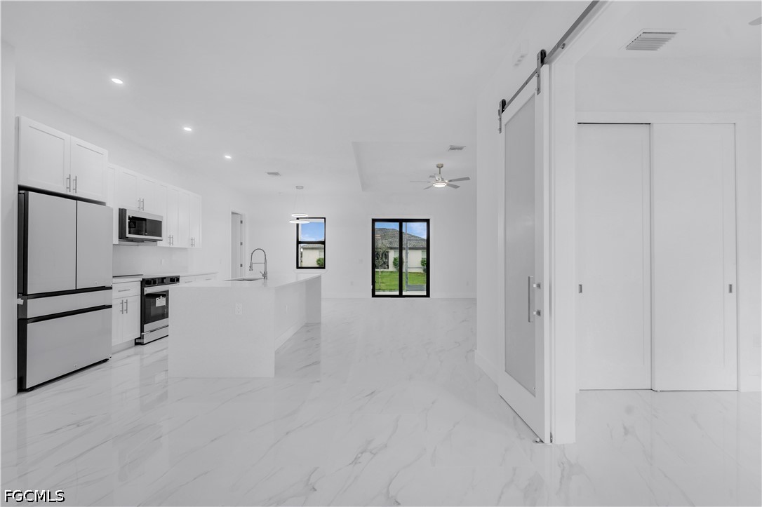 3 Bed SingleFamilyResidence for Sale in Cape Coral, photo 11