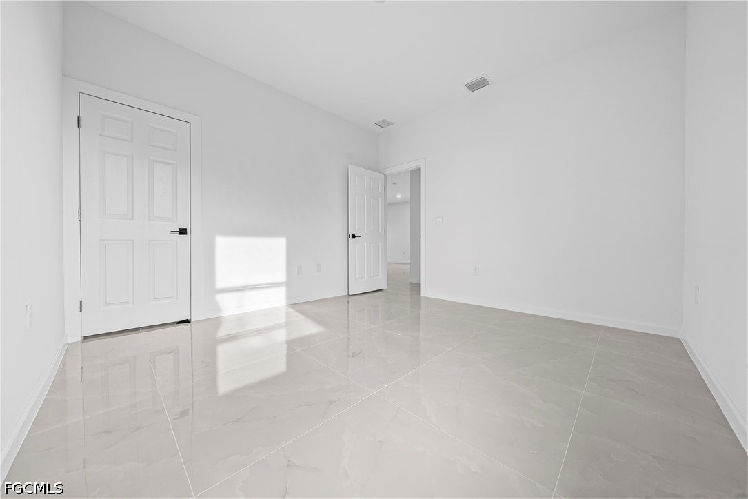 3 Bed SingleFamilyResidence for Sale in Lehigh Acres, photo 11