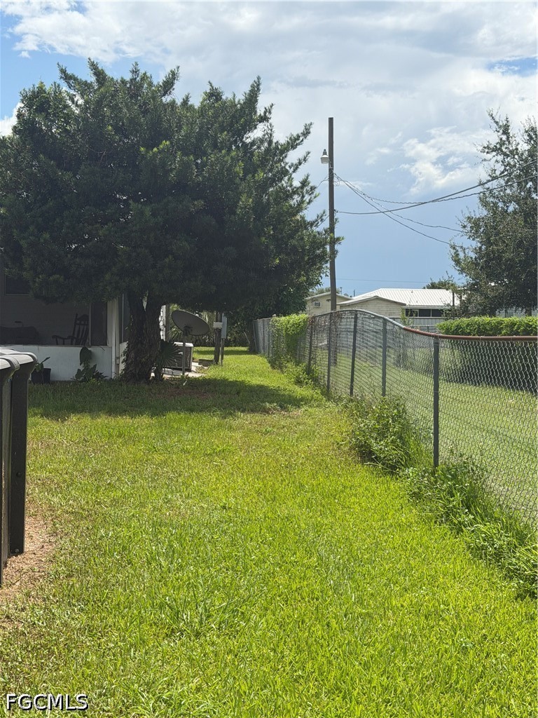 2 Bed Pool Home for Sale in Moore Haven, photo 11