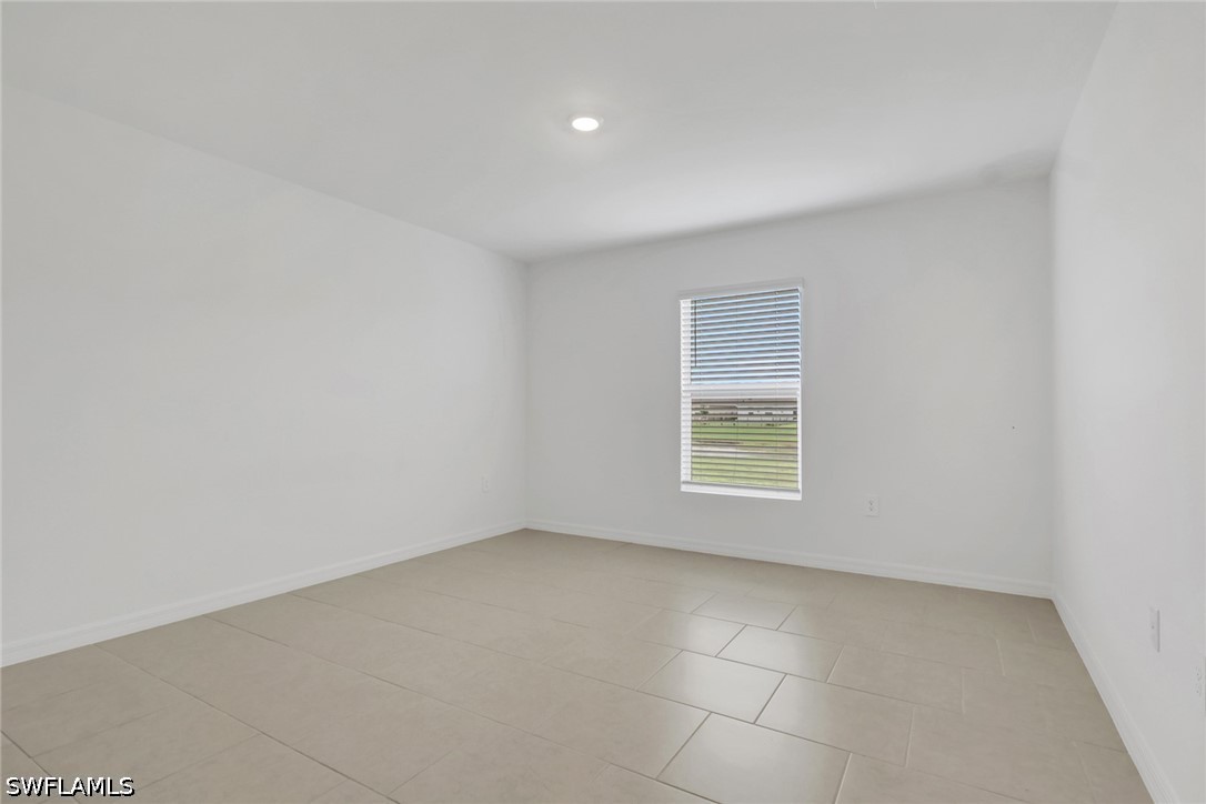 4 Bed SingleFamilyResidence for Sale in Savanna Lakes, photo 11