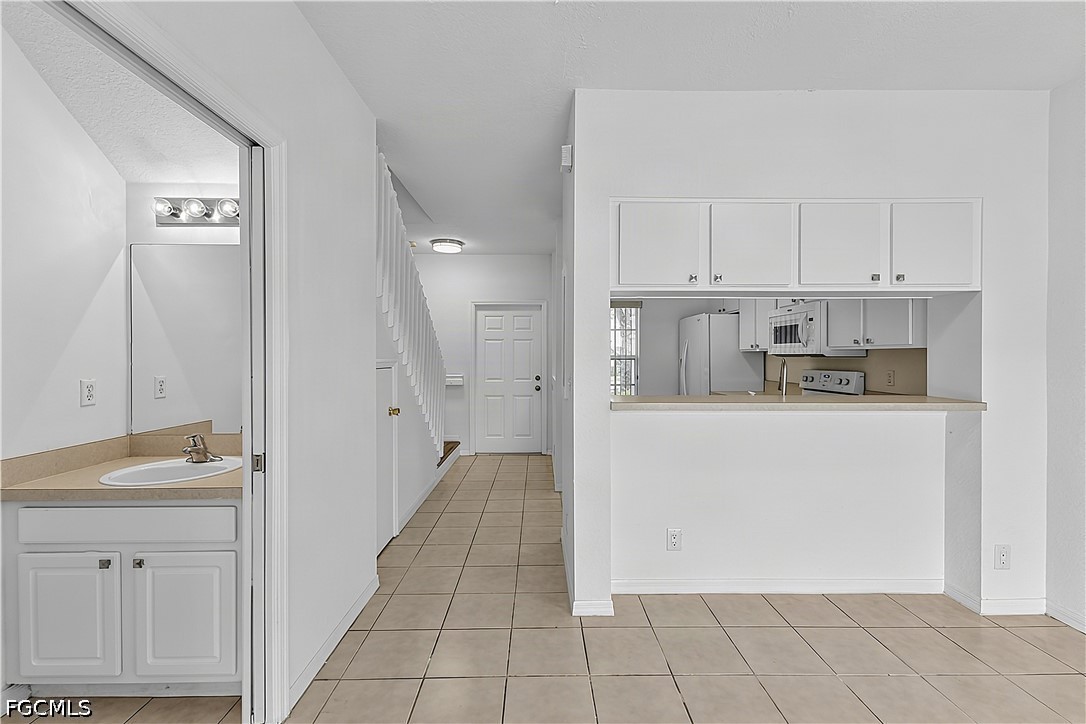 2 Bed Waterfront Home for Sale in Fort Myers, photo 11