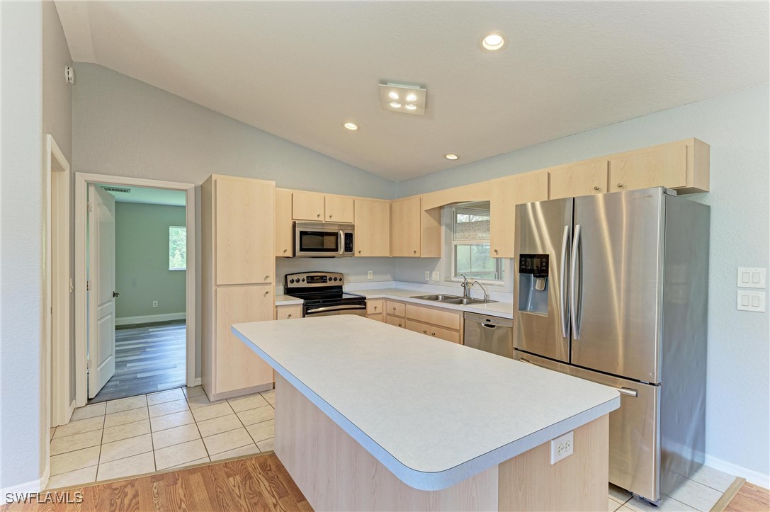 3 Bed SingleFamilyResidence for Sale in North Port, photo 12