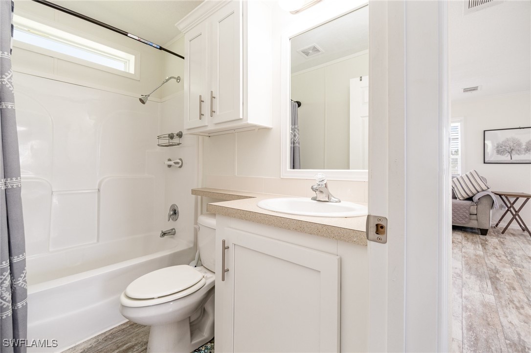 2 Bed ManufacturedHome for Sale in Fort Myers, photo 12