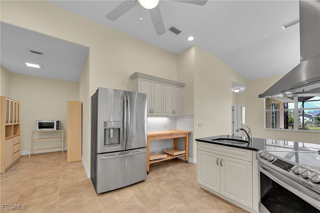 3 Bed Pool Home for Sale in Pinehurst, photo 12