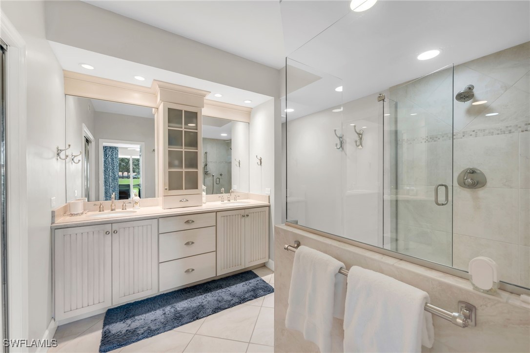 2 Bed Condominium for Sale in Naples, photo 12