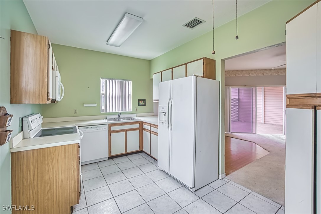 2 Bed Attached for Sale in Naples, photo 12