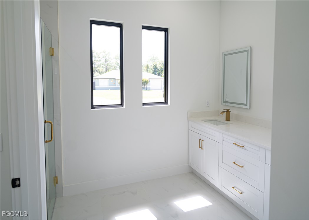 3 Bed SingleFamilyResidence for Sale in Lehigh Acres, photo 12