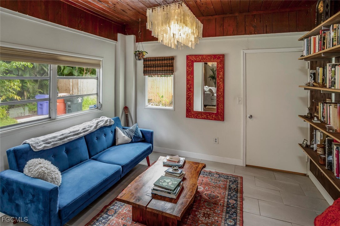 2 Bed SingleFamilyResidence for Sale in Edison Manor, photo 12