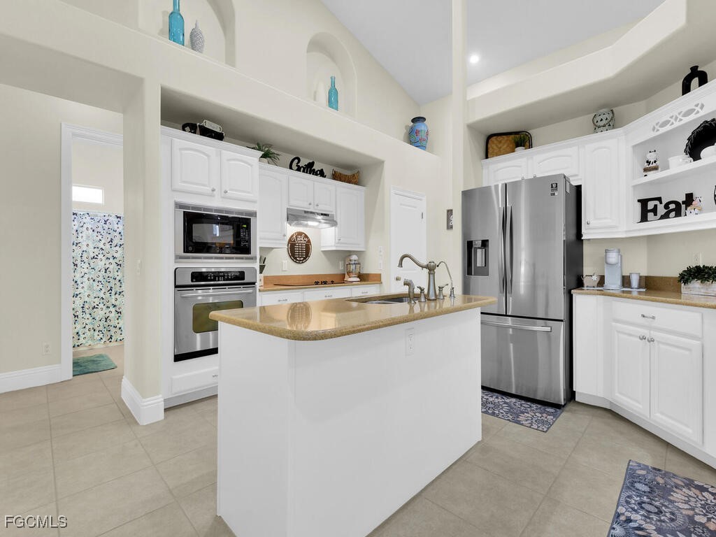 3 Bed Pool Home for Sale in Cape Coral, photo 12