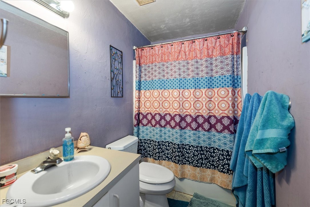 3 Bed SingleFamilyResidence for Sale in Lehigh Acres, photo 12