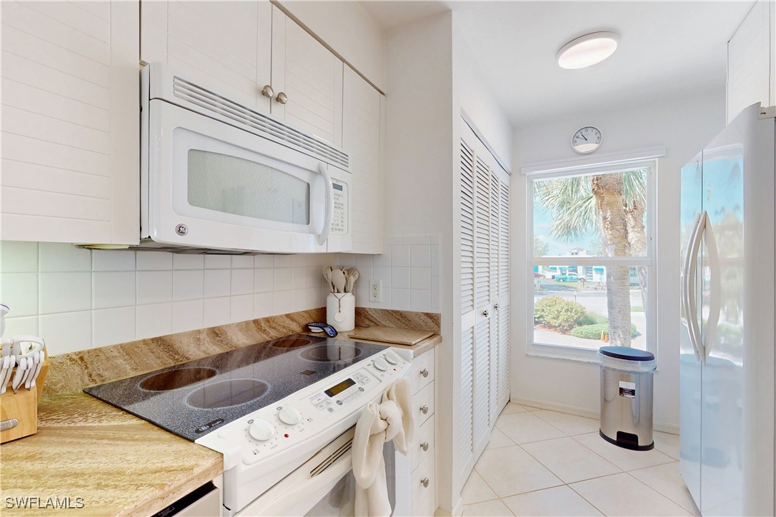2 Bed Waterfront Home for Sale in Marco Island, photo 12