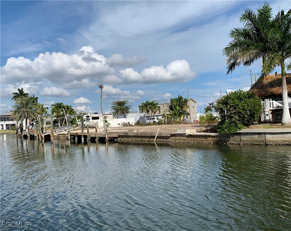 Waterfront Home for Sale in Trailerhaven, photo 12