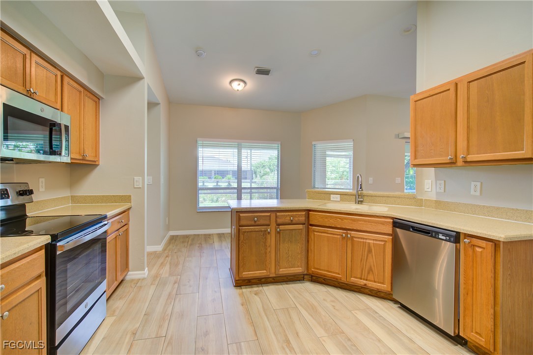 3 Bed Waterfront Home for Sale in Cape Coral, photo 12