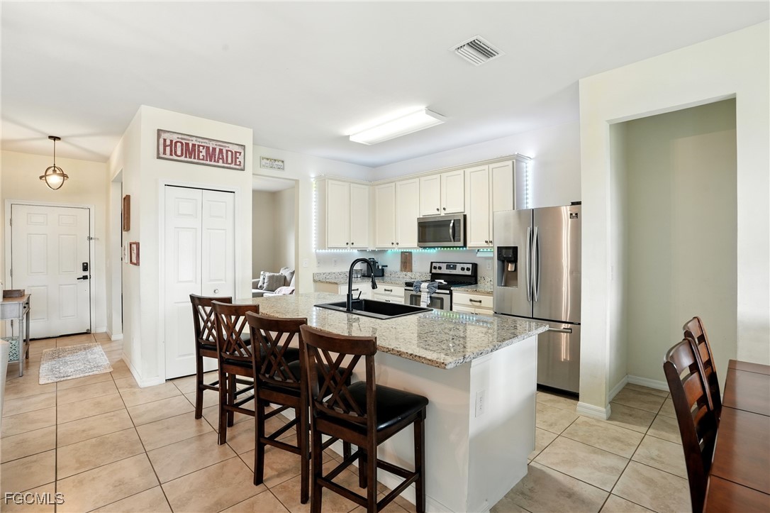 4 Bed SingleFamilyResidence for Sale in Cape Coral, photo 12