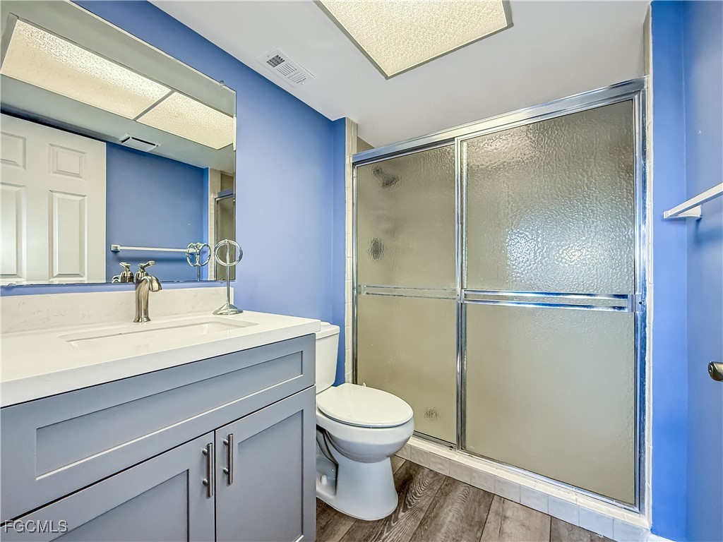 2 Bed Waterfront Home for Sale in North Fort Myers, photo 12