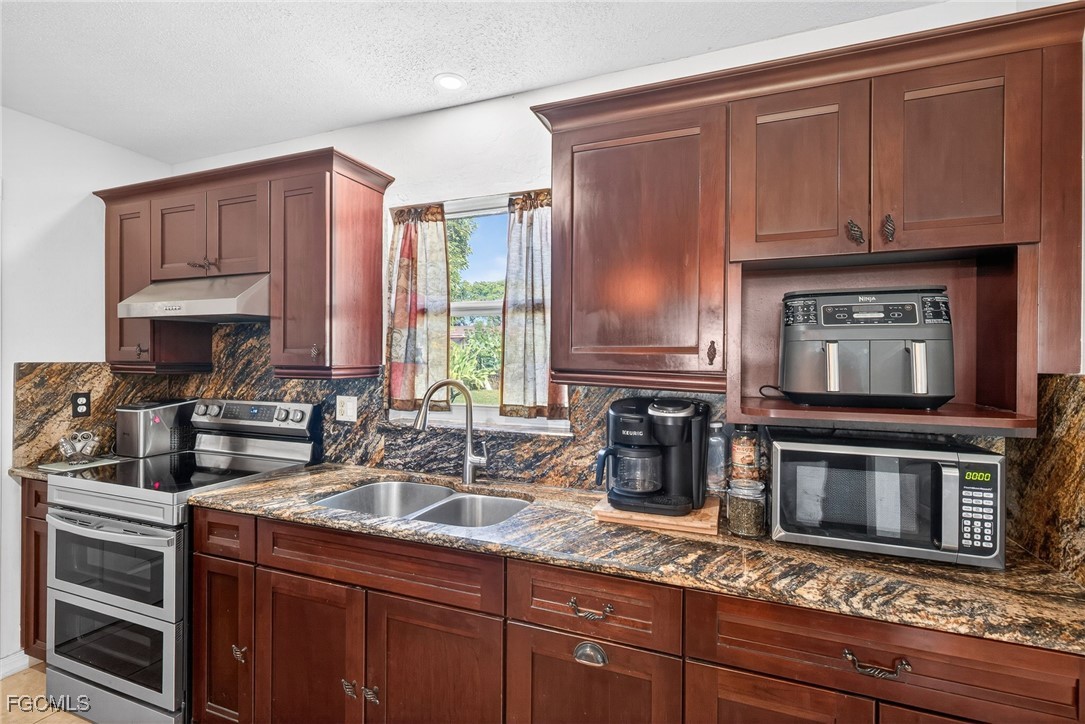 3 Bed SingleFamilyResidence for Sale in Lehigh Acres, photo 12